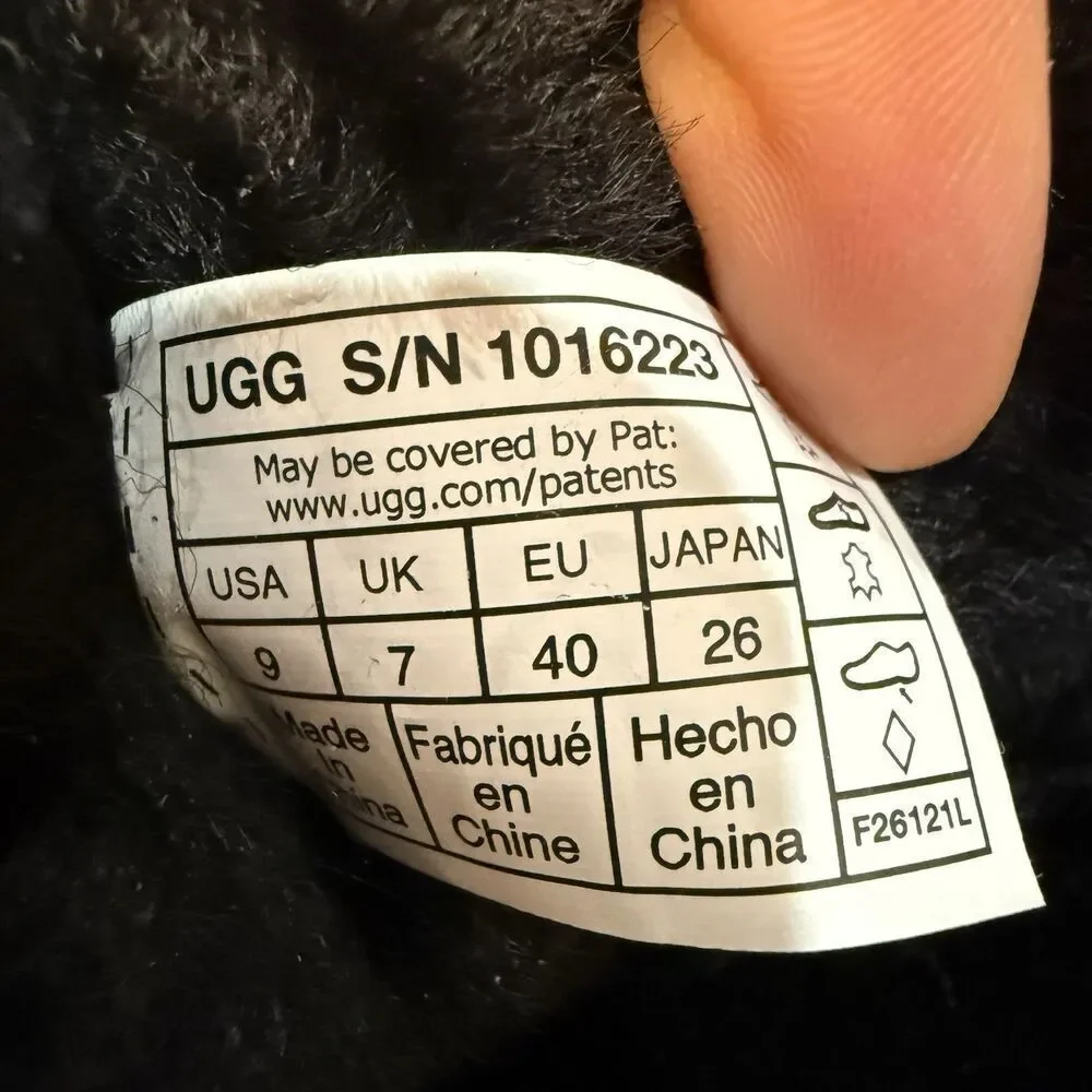 UGG Classic Short II Womens Mid-Calf Boots Sz 9 Black Sheepskin Suede Pull-On - Picture 7 of 7